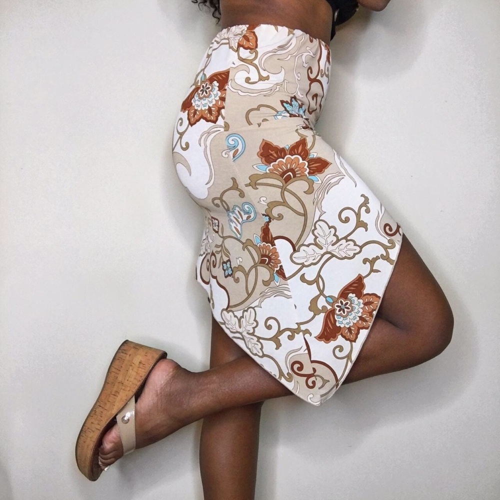 Paisley print, shark bite / asymmetrical, midi Skirt